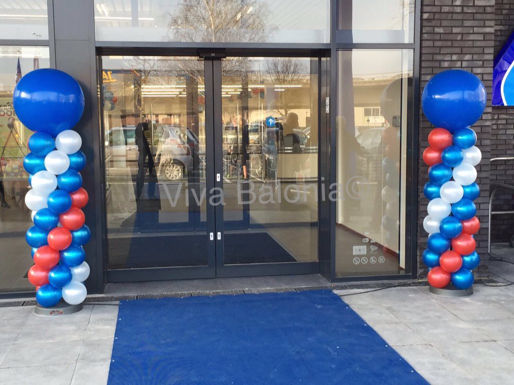 VivaBalonia's tweet photo. Vanmorgen vroeg de overige #ballondecoraties geplaatst voor de nieuwe #ALDI in #Maastricht. https://t.co/6zHYvlO5mp