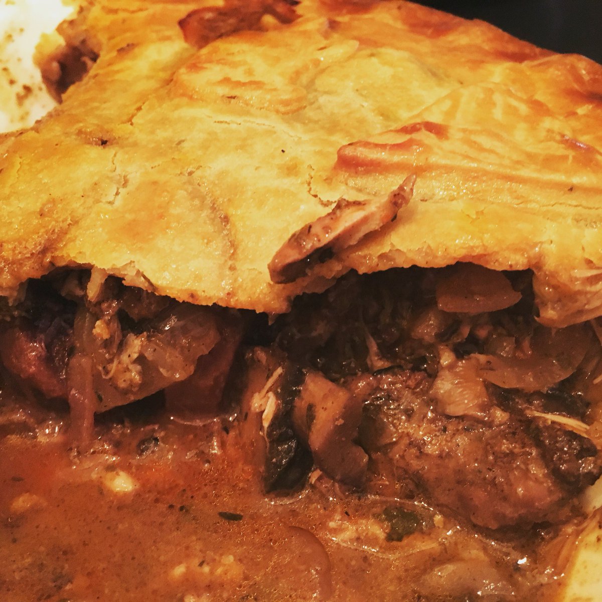 GingerRookes's tweet photo. Now that was a delicious greek #chicken, portobello mushroom &amp; chorizo #pie #BritishPieWeek @BritPieWeek @pierateers https://t.co/eS5a6m8QOd