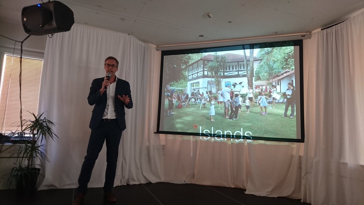 SocialAnimals_'s tweet photo. Presentation med Pecha Kucha: 20 slides a 20 sekunder. Svettigt värre! #fredrikjohan #socialanimals https://t.co/dimkJ0MwAY