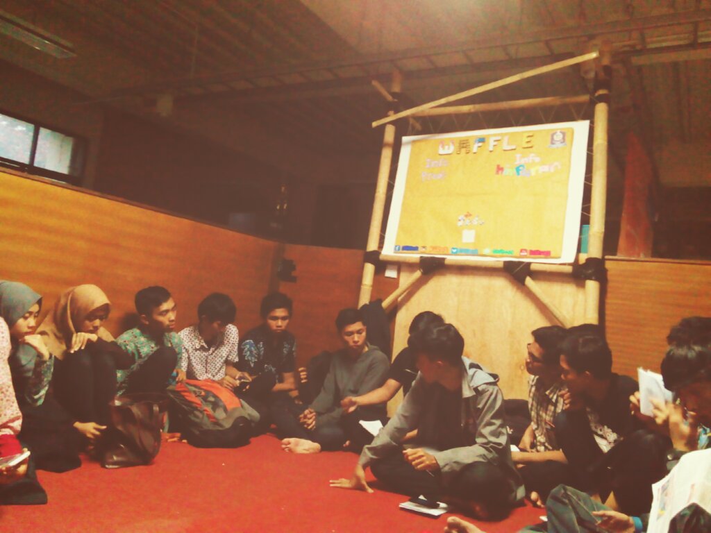 Hmm ... lagi rapat pimpinan nihh. Buatlah proker seunik  mungkin sobb <a href="/BMESAUPI/">BMESA UPI</a> #readytobusinessgotosuccess