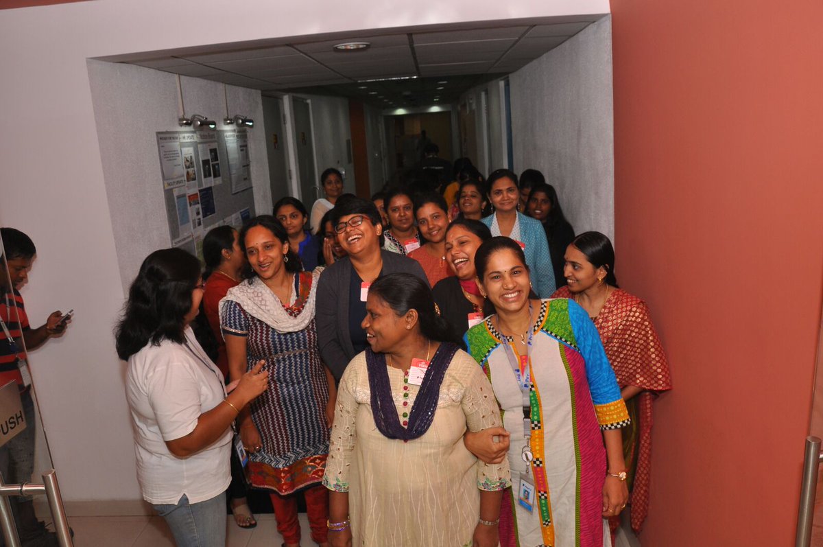 HellBoundBlog's tweet image. Interesting Team Building Activity going on. :) @PayPal #BackToCode #RechargePayPal