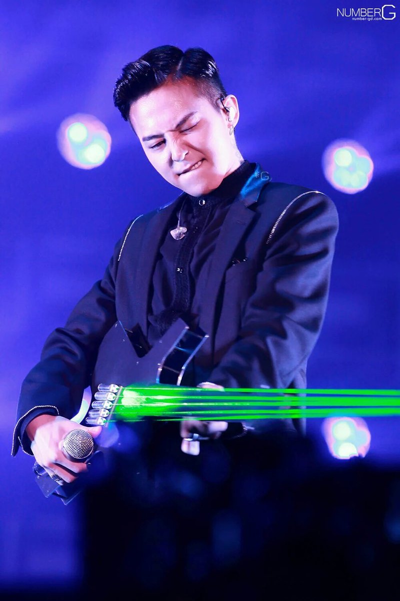 ルゥタプ Bigbang G Dragon ギターからレーザーが 凄い 凄い それよりもギターを弾いてるジヨンちゃんが とてつもなく可愛いカッコイイ T Co Bytekoadnz