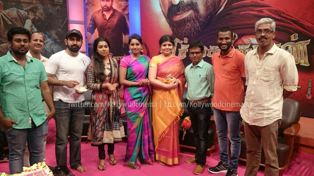 KollywoodCinima's tweet photo. #Pichaikkaran Success Meet

@vijayantony @mrsvijayantony @vijayantonyfilm @sumaiya1118 @skylarkmovies @sakthivel_dir https://t.co/Yn5HkKRnUn