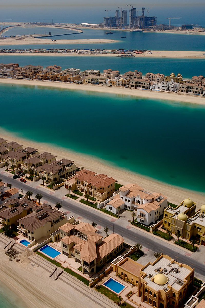RichFunStuff's tweet photo. Villas on the Palm Island in Dubai https://t.co/WZ5j0SnEhM