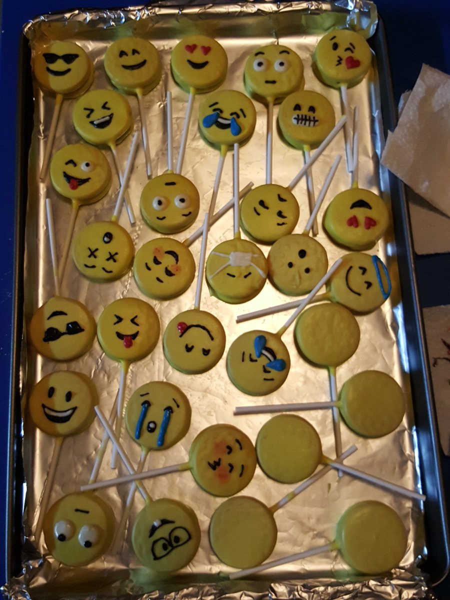 bykimmorrison's tweet photo. Current situation..my daughter's class will be happy for their cookie pops. #ClassBirthdayParty #HappyBirthday https://t.co/pZGDk4rUFn