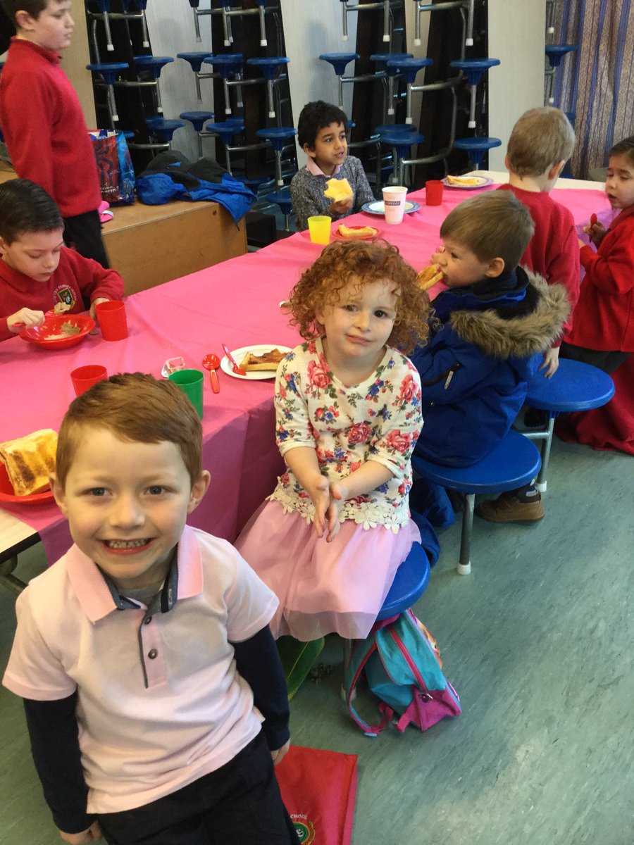 Llan_Prim_Sch's tweet photo. Great turn out for our #bigbreakfast in support of @CR_UK! #gloriousinpink #standinguptocancer https://t.co/fJqCjGJurL