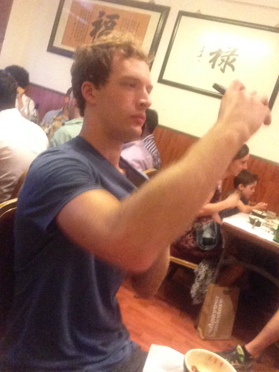 jocelynseip's tweet photo. sexting at dinner #harvcore https://t.co/hb3bq9O0wU