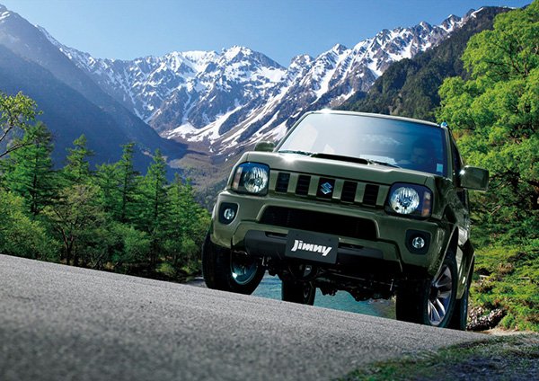SuzukiPinetown's tweet photo. The little Suzuki features proper, old-school, off road tech, and it’s for this reason that it’s just so damn good! https://t.co/ZNVvfPpDzN