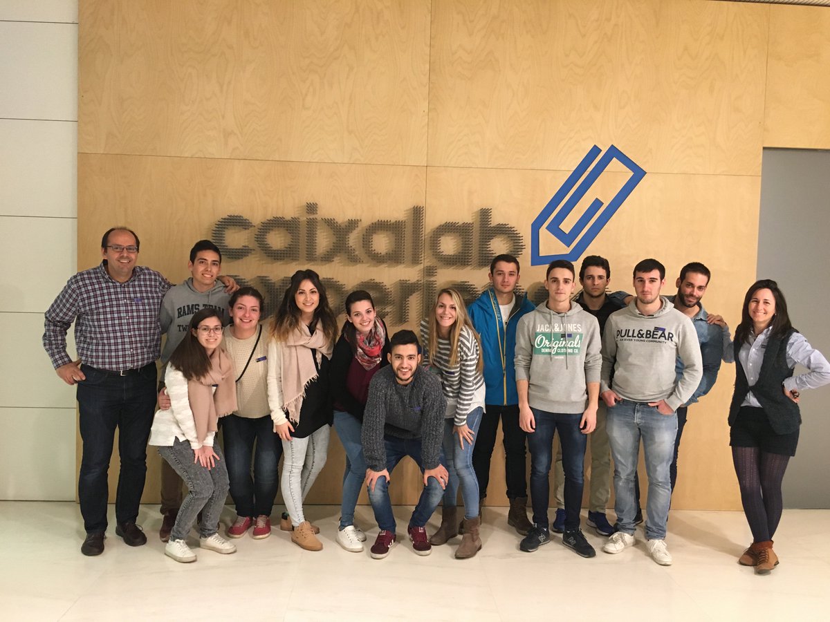 Salesians_SVH's tweet photo. Administració i Finances elaboren un Business Plan en el laboratori d'#emprenedoria #CaixaLab @CaixaForum #JProfTec https://t.co/t10QUF2J9n