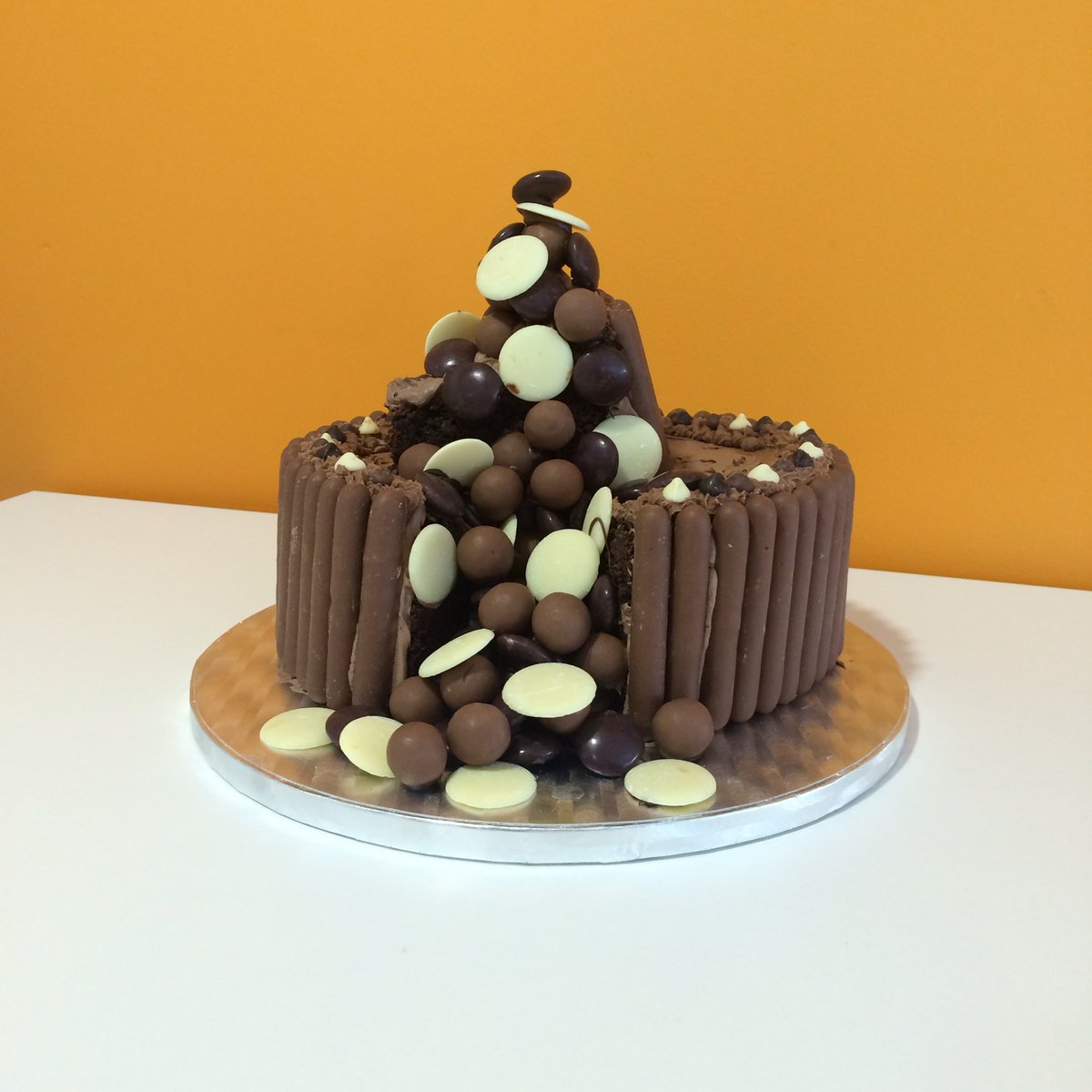 mickyb1985's tweet image. A guess the calorie cake competition is also going on so come to the Exchange on NY St and win...@60doswithbarry