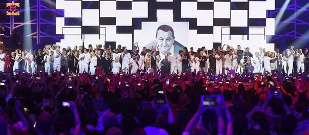 StephPiret's tweet photo. Ce soir, ne manquez pas le rendez-vous des Enfoirés à 20h55 sur TF1 ~> https://t.co/28i0V5nBvG #Enfoirés2016 https://t.co/Pqzpj4hwyl
