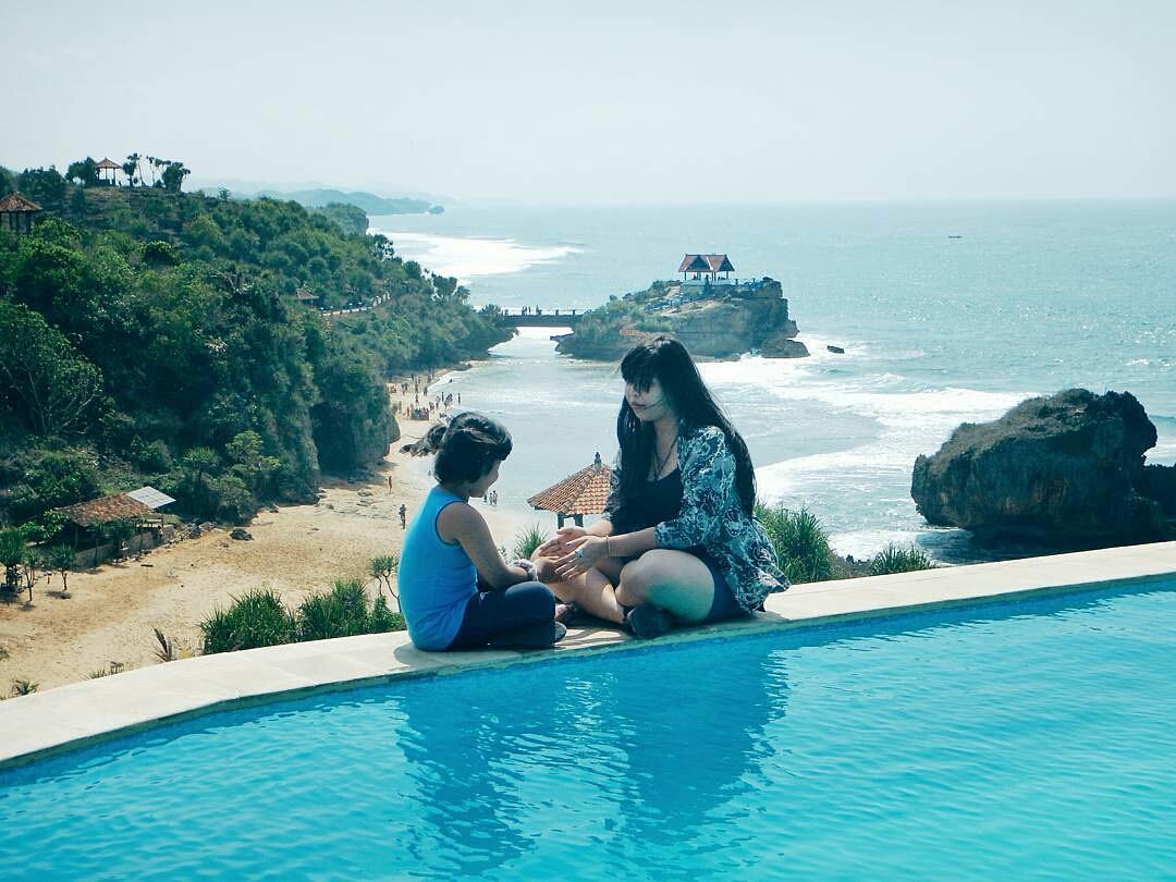Jogja24Jam's tweet photo. Sayang adik..sayang adik..😂 kamu bisa berenang disini sambil nikmati indahnya pantai kukup, 
By just4deddy https://t.co/VVvkqTG4jZ