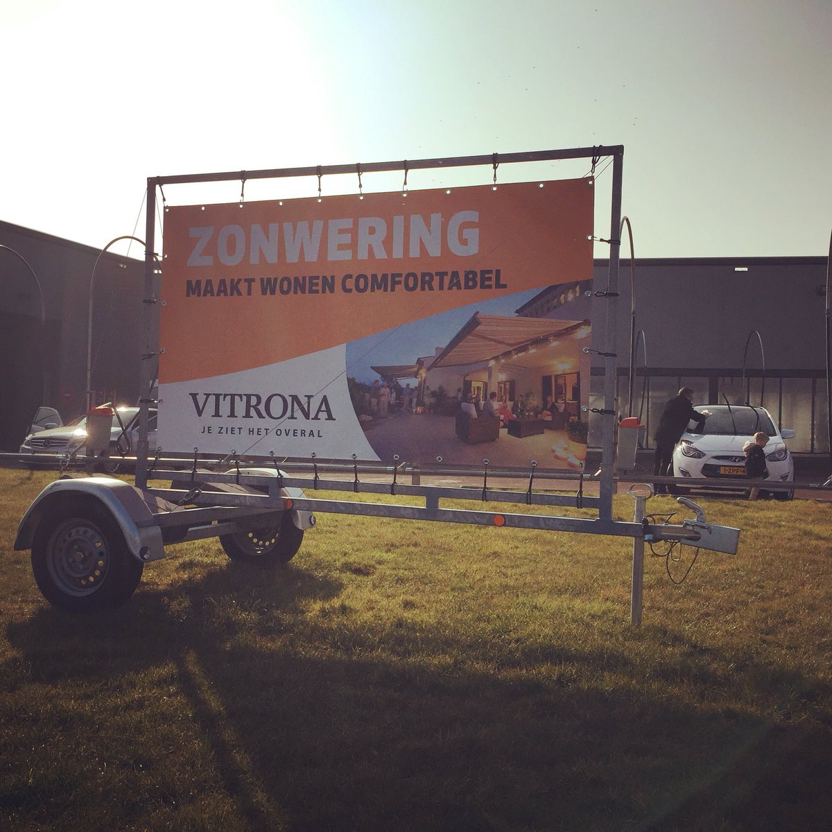 Laat het zonnetje maar komen! #zonwering #kozijnen #terrasoverkappingen <a href="/Vitrona/">Vitrona</a>