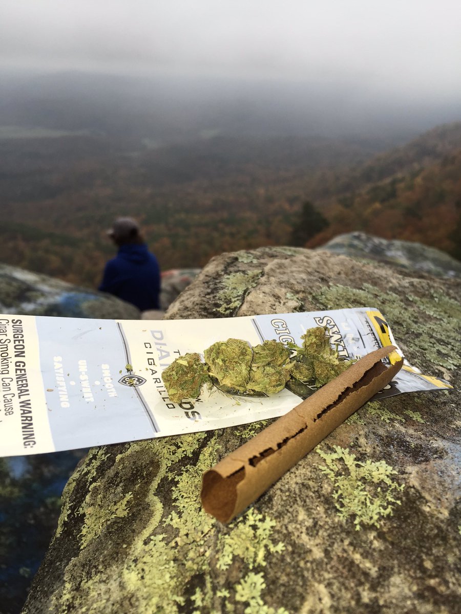 Sparkabluntup's tweet photo. @chillsmokespots me and my boys smoke spot. https://t.co/34YTLGjsAb