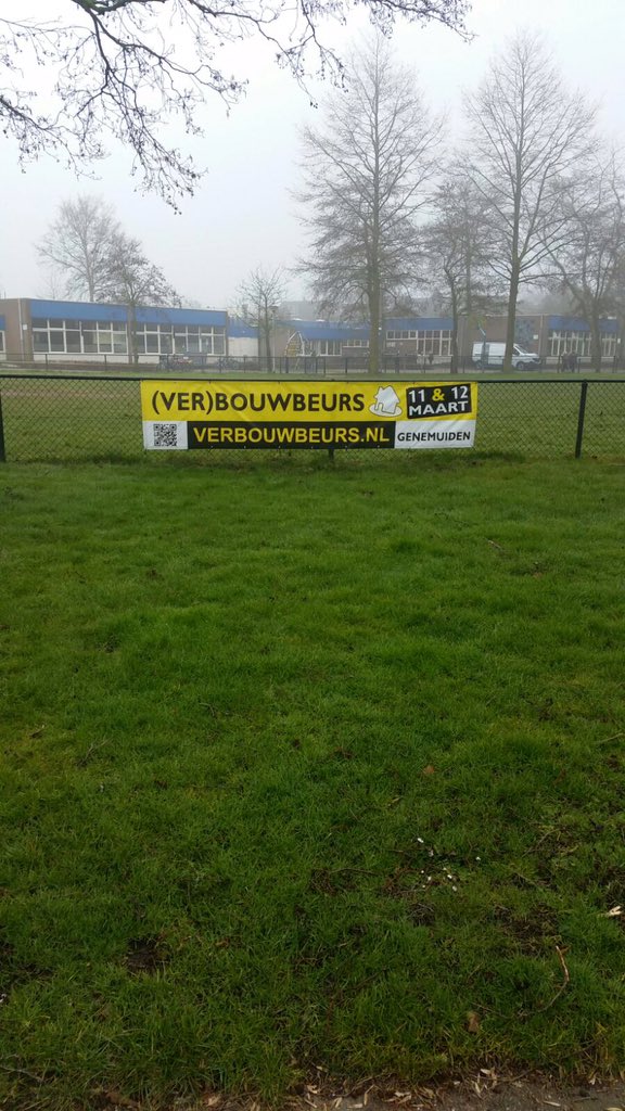 verbouwbeurs's tweet photo. In een mistig landschap hangen de spandoeken! Welkom op de beurs 11-12 maart in showroom @RiezebosBouw https://t.co/sWKTlXNTga