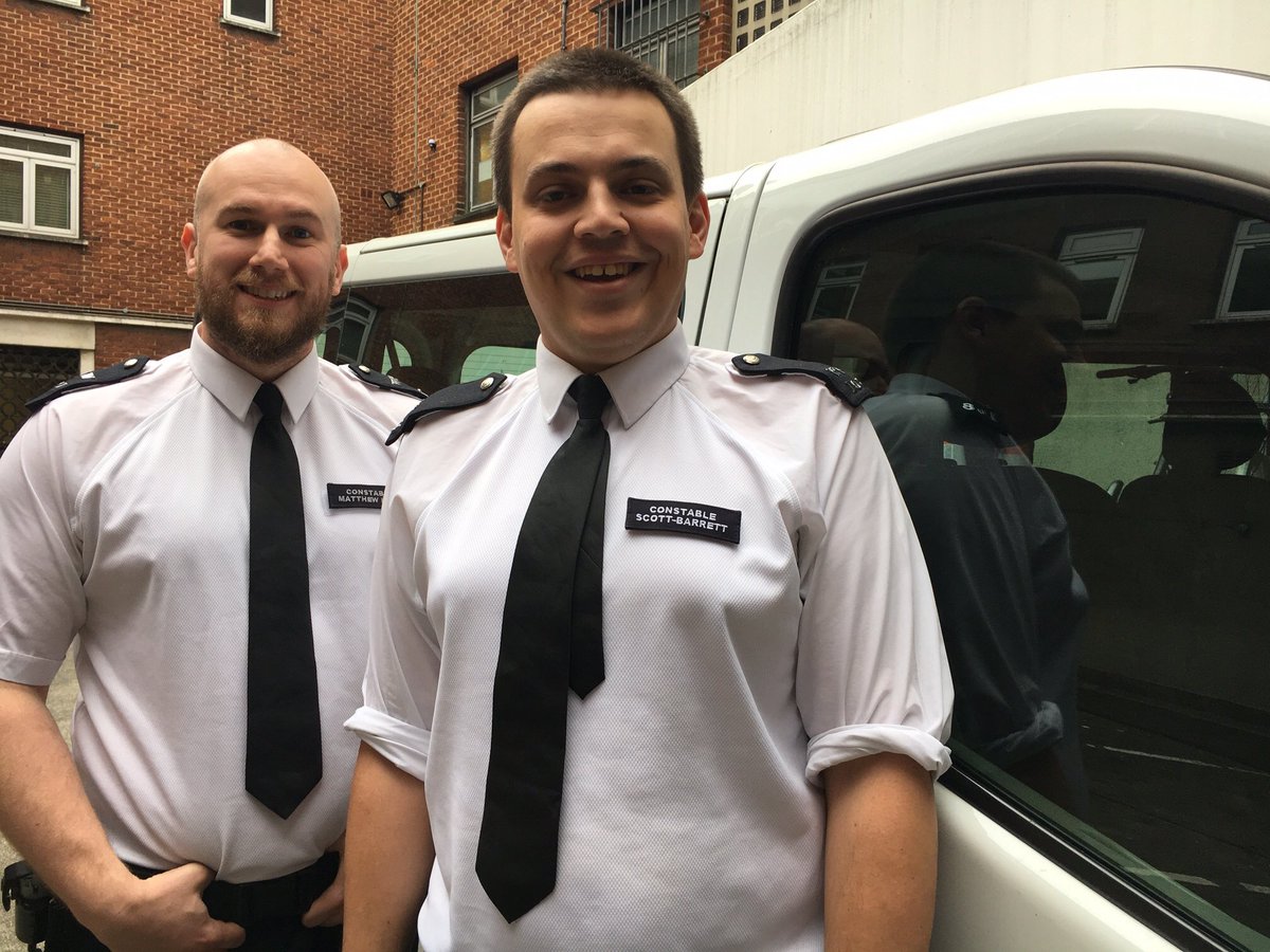 MPSWandsworth's tweet photo. PC Keen and @MPSNorthcote save man's life on Lavender Hill, more on @facebook: https://t.co/24imf7WRvX https://t.co/j8eUgFYNd5