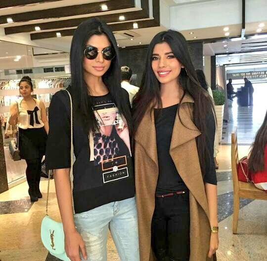 bossbabeRH's tweet image. Models of the moment! Hira Shah and Zara Abid looks stunning at #pfdc2016 #PSFW16 #PFDC #OfficialLunch
