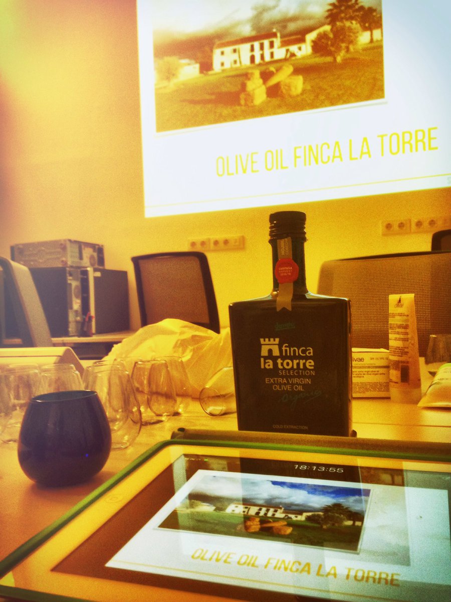 nagotec's tweet photo. Presentación de @FincalaTorre en #Barcelona. Gracias por el buen trato @start2bee 

#EVOO #AOVE #Spain #Fincalatorre https://t.co/d4cCTHs9uB
