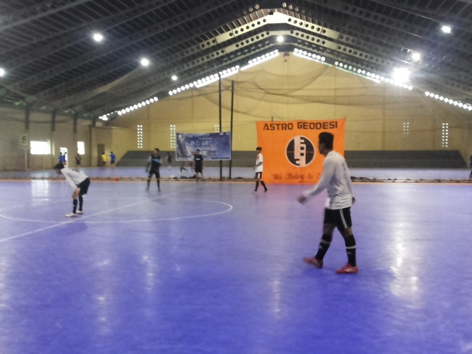 MikatGeodesi's tweet photo. Pertandingan Futsal antara 2013 vs 2014
sementara memimpin 2013 dengan 1-0 https://t.co/xUC5YZLDbb
