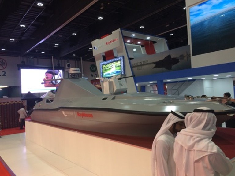 الإمارات: تطوير أول قارب عسكري مسيّر مزوّد بالأجهزة الدفاعية CdQgs5eUkAELrAt