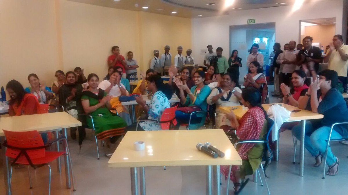HellBoundBlog's tweet image. Cheerful faces at @PayPal #BackToCode #PayPalRecharge. :)
