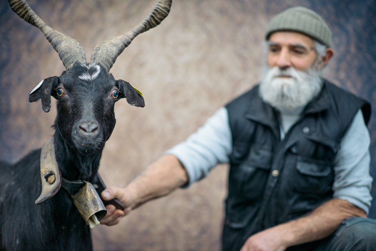 Voici les derniers portraits de la série photos "Métiers à tisser" réalisée au #SIA2016
-> francetv.in/MetiersATisser