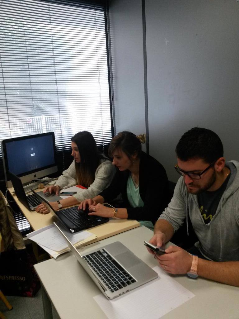DelphIntilla's tweet photo. Etre à l @ECSIEJmarseille #CESTCOMME être focus sur les nouvelles technologies ! #APB #postbac https://t.co/j8FUPmEvJ5