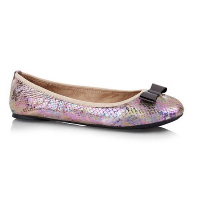 WasoleShoes's tweet photo. It's #flatsFriday Everybody #needs a pair of twists! #Leeds #memoryfoamsole #butterflytwists #tfi #weekend #wasole https://t.co/RoTvXMeple