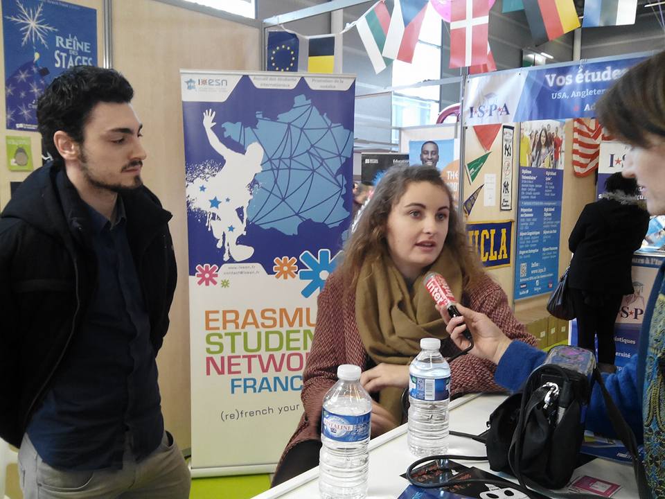 Nos bénévoles <a href="/esn_paris/">ESN Paris</a> interviewés par <a href="/franceinter/">France Inter</a> au Salon de l'Education ! On vous attend sur le stand !