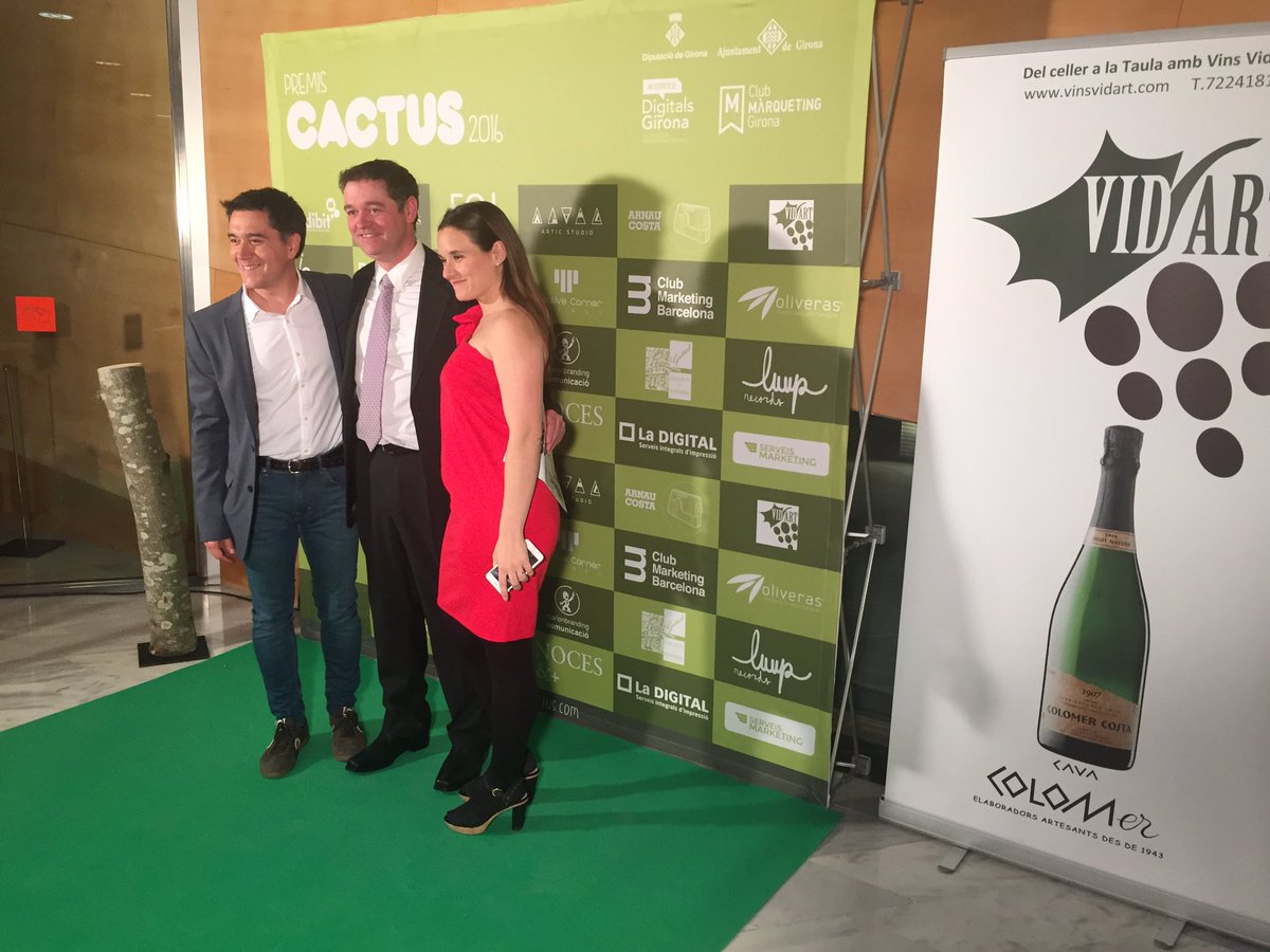 VINSVIDART's tweet photo. I present tb a la segona gala dels @premiscactus amb els premiats #premiscactus2016 https://t.co/rIDV28nUYx