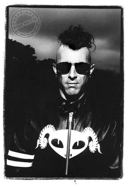 FanGandBs's tweet photo. #MaynardJamesKeenan smiling? Hmmm! 😊  x https://t.co/OXNwSpbTDi
