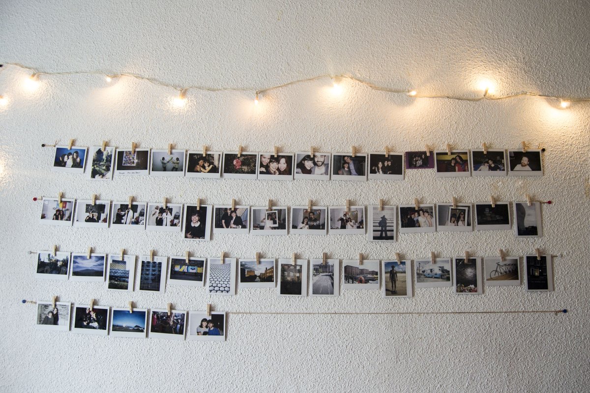 mrsbowdesign's tweet photo. #Recuerdos que se imprimen en el momento, las #instantáneas decoran mi habitación :) ¡Feliz fin de semana a todos! https://t.co/zm11ss0Pzj