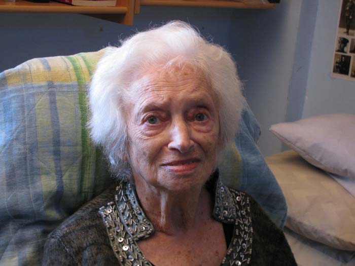 Hilde Sherman hat überlebt - Gunter Demnig erinnert an die Opfer der NS-Zeit Mehr Infos hier moenchengladbach.de/de/aktuell-akt… https://t.co/g1neNQ0KFZ