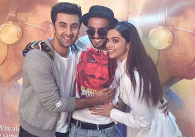 singhal_urvashi's tweet photo. Deepika's ex and beau roped in next! https://t.co/WKkUzhSb2t @deepikapadukone @RanveerOfficial @RanbirKapoorFC https://t.co/jspSuas0uQ