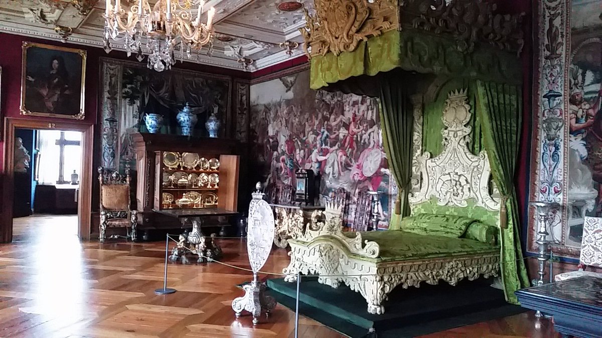 Inside if Fredericksborg Castle you'll find that King Christian IV had a passion for green! #cougsncope #fyecph