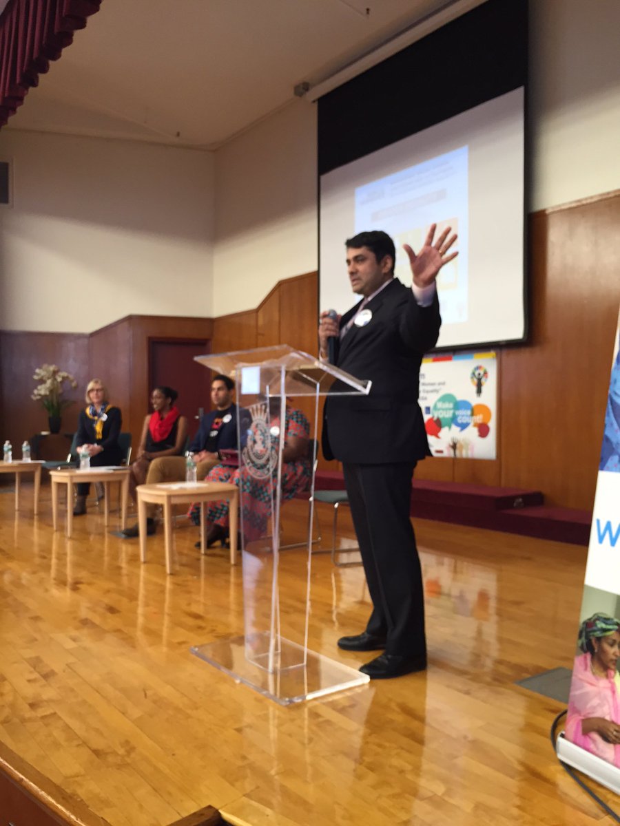 YouthForumCSW's tweet photo. @ravikarkara energized the crowd at #YouthCSWForum https://t.co/ijaeCAANrr