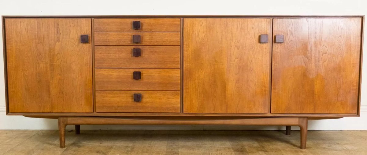 WarringtonAuc's tweet photo. This Corbusier style chaise longue and teak sideboard by Kofod Larsen will feature. @VintageHomeShow @midcenturymag https://t.co/ZMyq5uFN7N