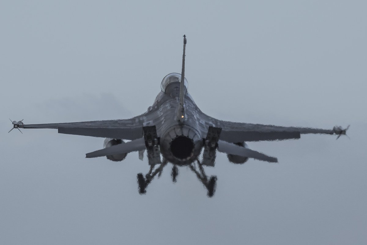 JavierRdrigz's tweet photo. Hot Ass!!! #DACT2016 #avgeek #aviationlovers #F16 #Gando https://t.co/CutHlVxhvU https://t.co/WasrM5youN