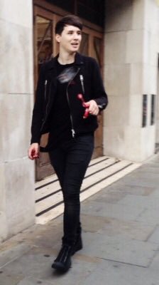 LOSTB0YLESTER's tweet image. RT to bless someone's tl with this accidental model