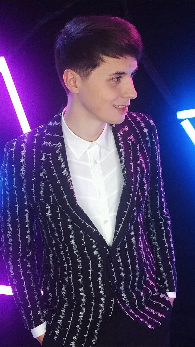 LOSTB0YLESTER's tweet image. RT to bless someone's tl with this accidental model