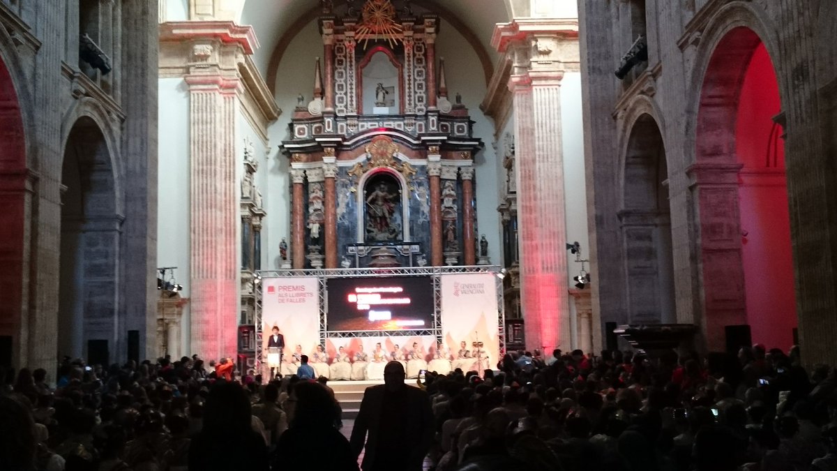 sarareus's tweet image. Visca la millor Falla i al millor equip del llibret del món! @TautFalla #PremisLlibretsFallesGVA #FallesUNESCO