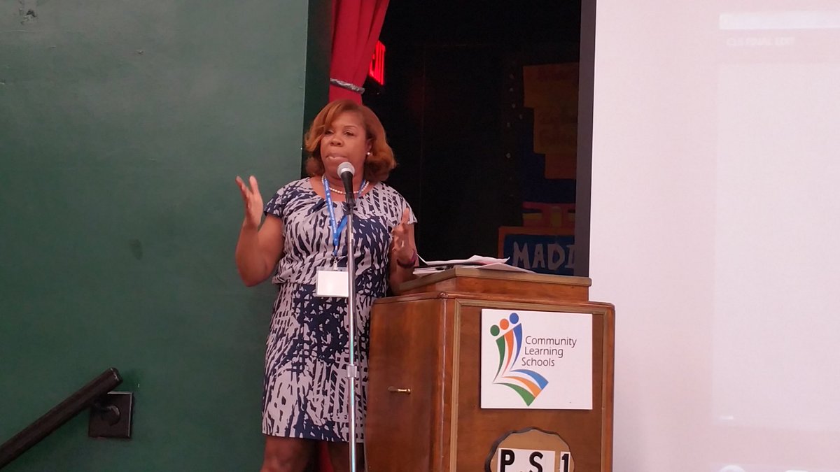 BweeksB's tweet photo. #CLSShowcase partners educating the whole child. Giving voice to parents & community. @UFT Pres. Mulgrew PS 1 A. Hom https://t.co/HLAkHfl40N