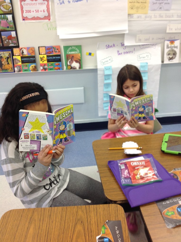 2ndgradekramer's tweet photo. Ss digging into their new buddy books. #2k106 #tcrwp https://t.co/nYd9nrtZ8J