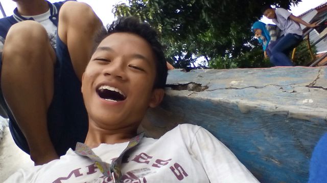 Terkadang ia yg selalu membuatku tertawa,,terkadang juga ia yang selalu membuatku kecewa😂intnyastayandonly15♥
#bajak