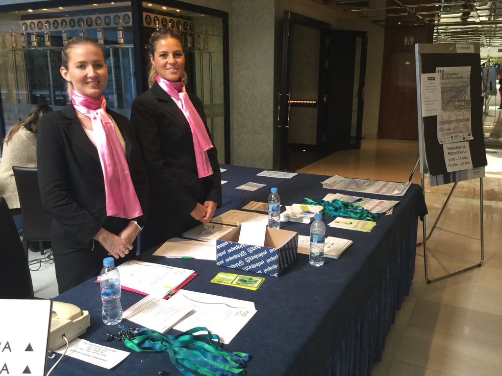 Sara y Belén... ¡Mejor recibimiento imposible! Aquí en #MatronasEnSevilla