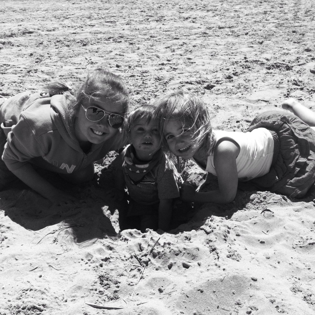 AliciaJoyce7's tweet photo. Me,brother,sis xx https://t.co/6H5IEWrNZM