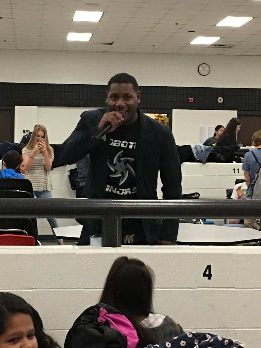 LDunn426's tweet photo. It's Karaoke Friday at the Home of the Wolves &amp; Mr. Fingers brings down the house! It's the Wolf Way! #CTMSwolves https://t.co/vFS2VFTNlK
