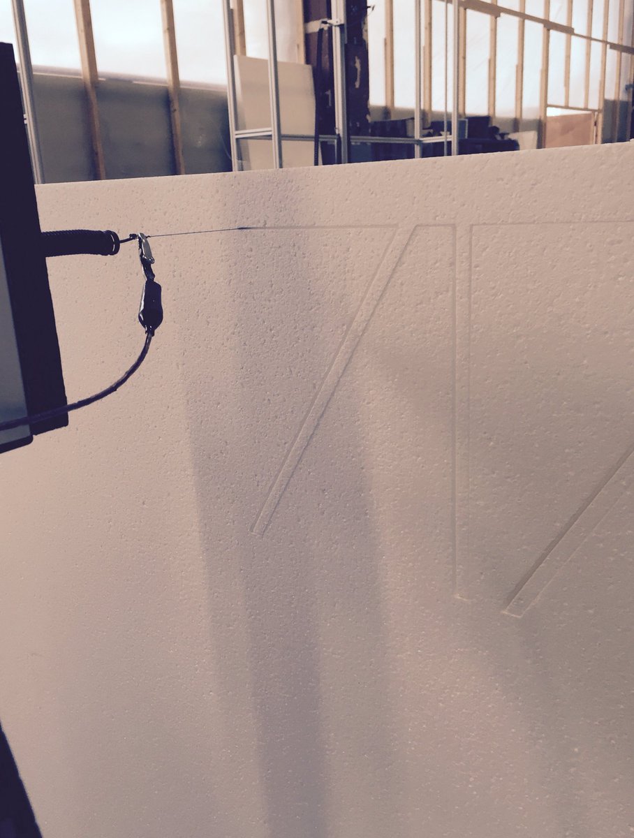 Ook de EPS snijlijn produceert goed door.
Tussendoor wordt er 1000meter tbv hoekkeper dak geproduceerd