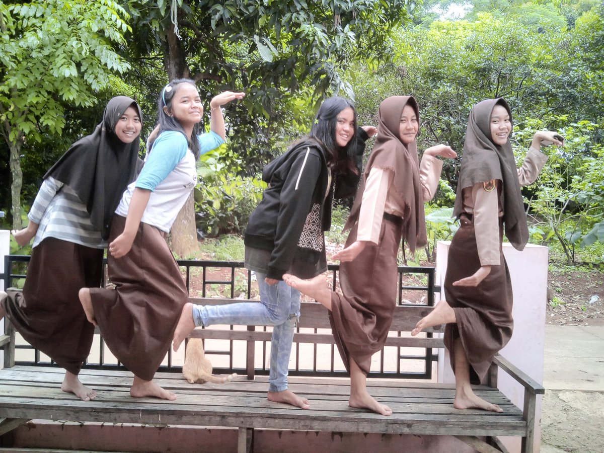 Jeonjuju's tweet photo. Kelakuan temen2..! https://t.co/VfhInkoVC7