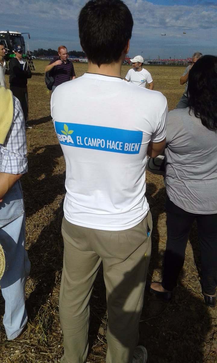 vpineyro's tweet photo. En #Expoagro2016 la #RedBPAs dejó su mensaje: #ElCampoHaceBien https://t.co/sDiAmKaYGO